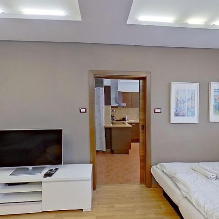2Br Apt With Free Garage Parking, Close To The Historic Centre Pressburg Exterior foto