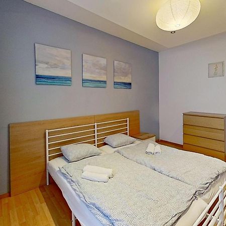 2Br Apt With Free Garage Parking, Close To The Historic Centre Pressburg Exterior foto