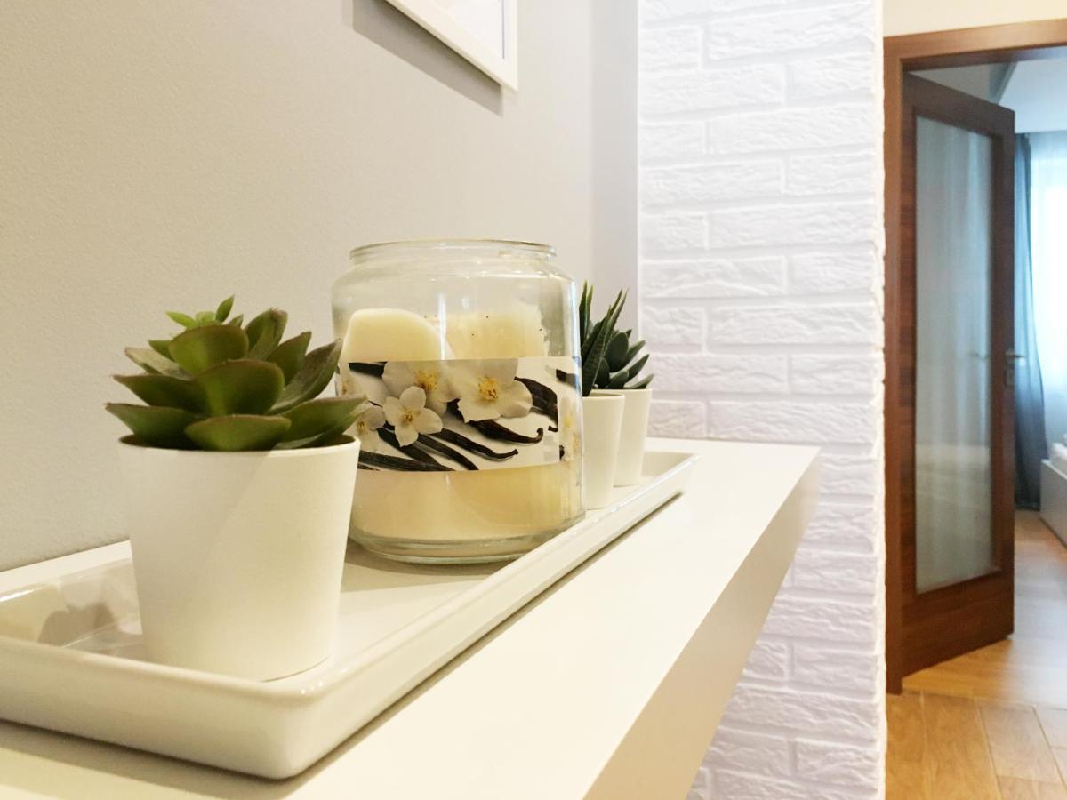 2Br Apt With Free Garage Parking, Close To The Historic Centre Pressburg Exterior foto