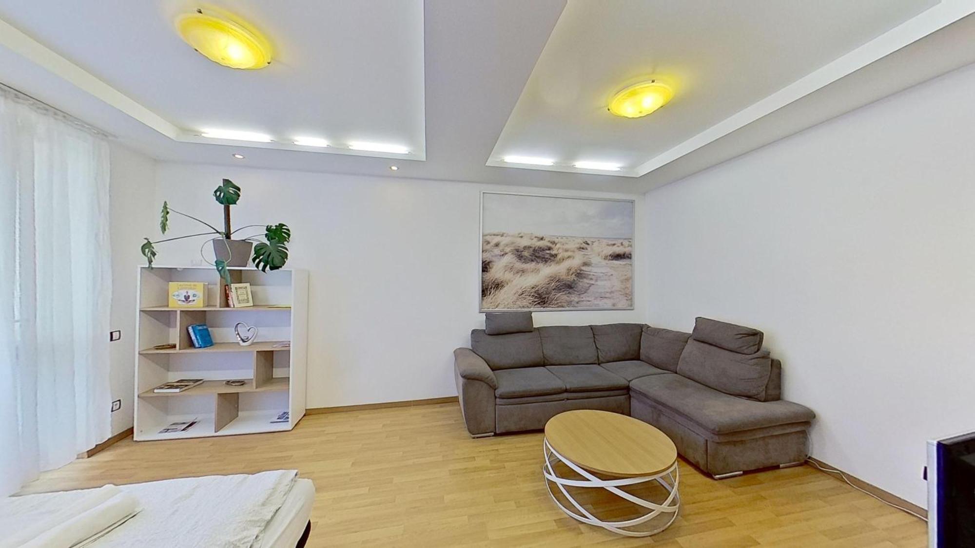 2Br Apt With Free Garage Parking, Close To The Historic Centre Pressburg Exterior foto