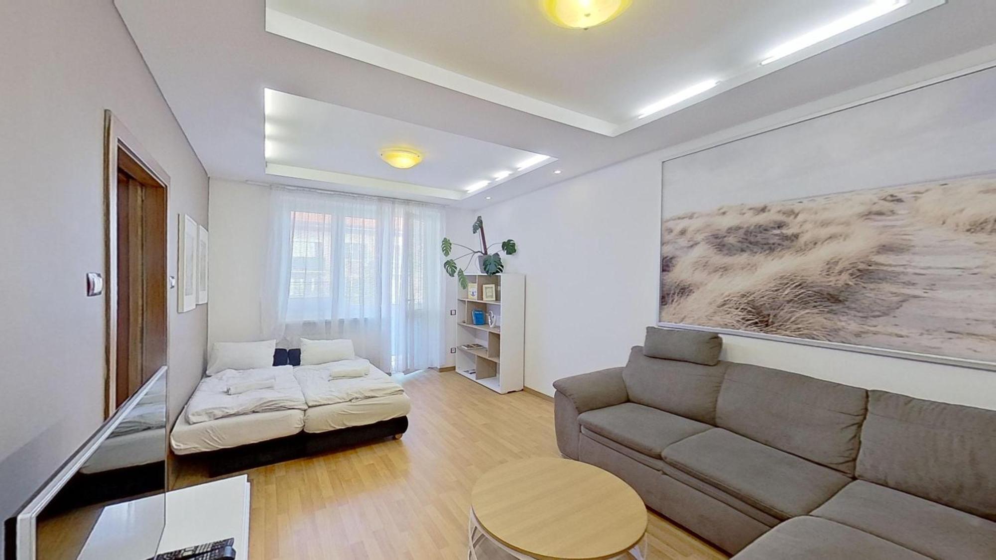 2Br Apt With Free Garage Parking, Close To The Historic Centre Pressburg Exterior foto